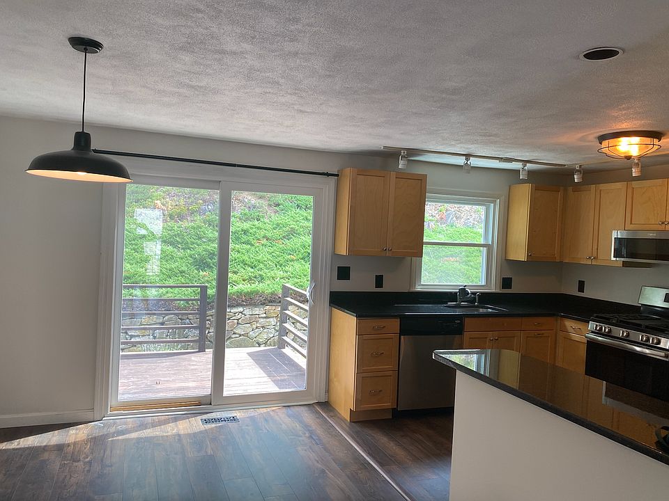 kitchen with stainless appliances and gas stove