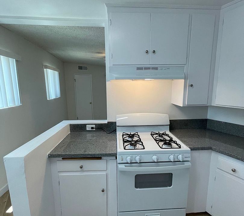1st image of 6039 Whitsett Ave APT 207