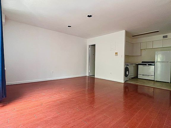 5th image of 7618 Grand Central Pkwy APT 4F