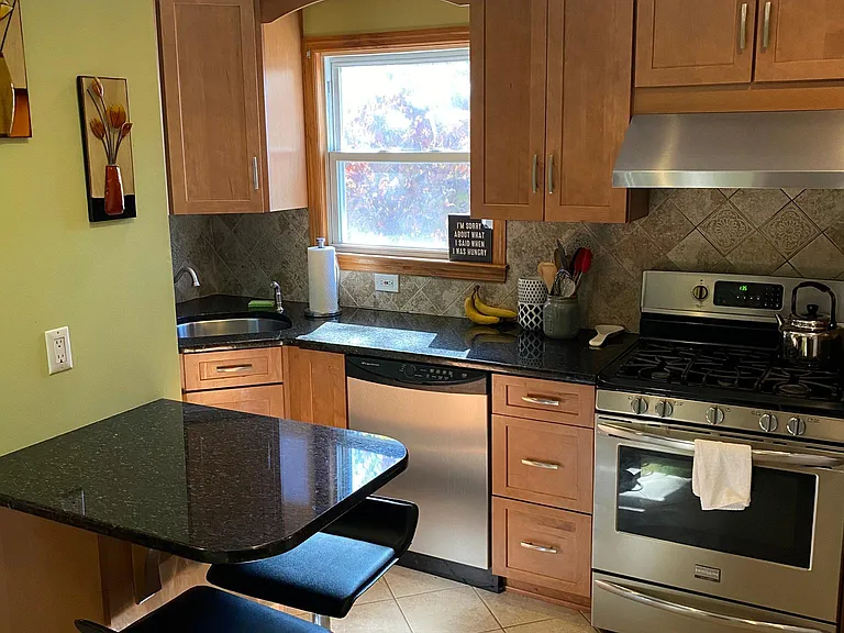 46 Irving Ter #2 — Photo 6