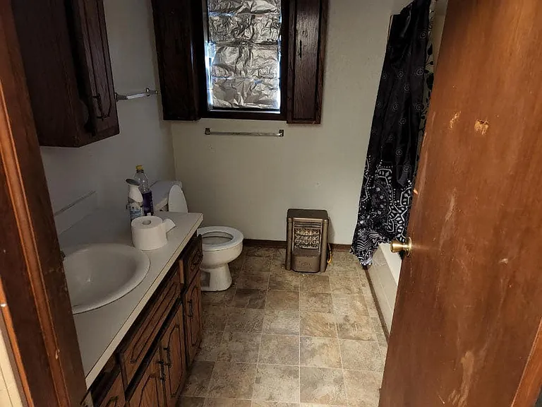 894 Fernwood Rd — Photo 2