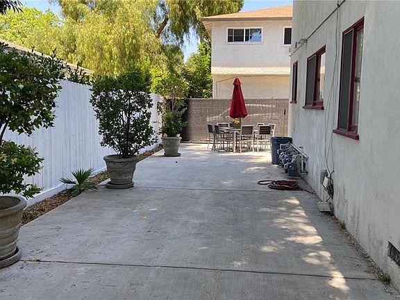 3rd image of 4949 Coldwater Canyon Ave #1