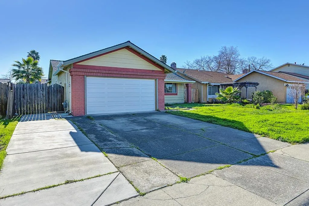 204 Grace Ave photo 1