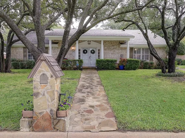 2900 Bedfordshire, Bedford, TX 76021