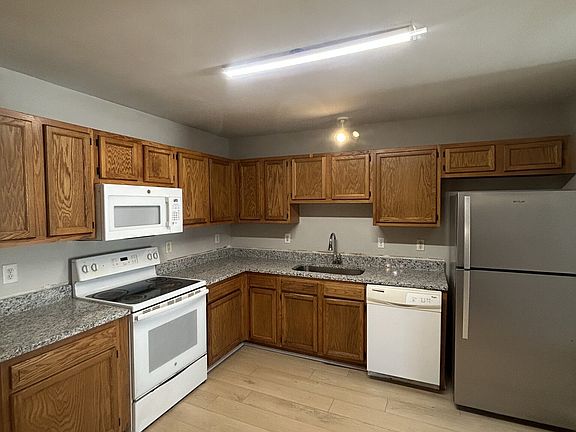 4th image of 1106-B E Geer St