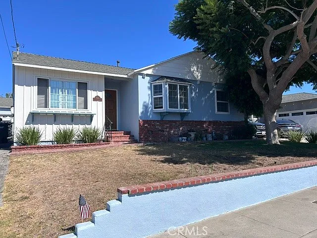 3 bed, 1100 sqft, $4,995 — Photo 2