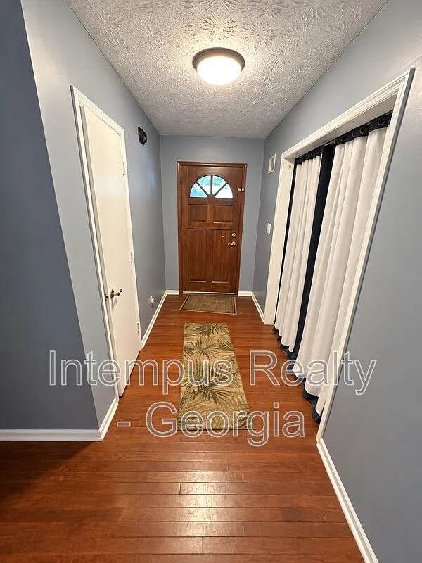 3 bed, 2.0 bath, 1779 sqft, $3,200 — Photo 3