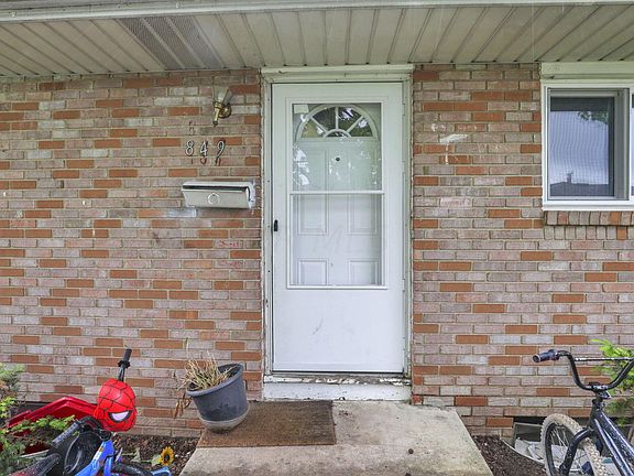 4th image of 847-849 Byron Ave