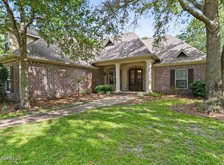 3216 Oakleigh Cir, Ocean Springs, MS 39564