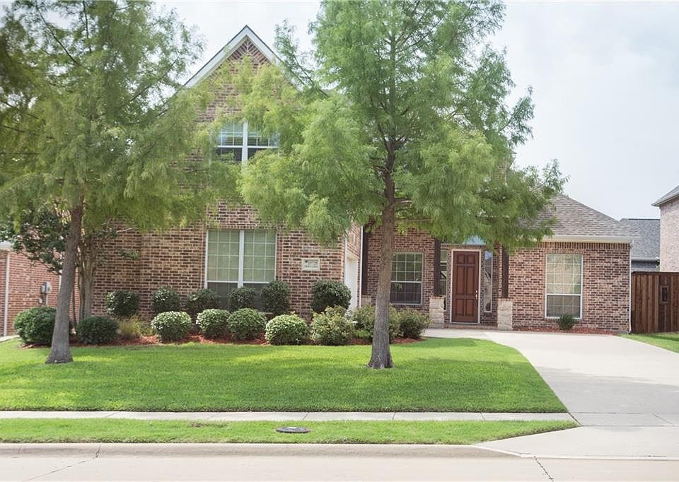 2nd image of 15725 Crown Cove Ln