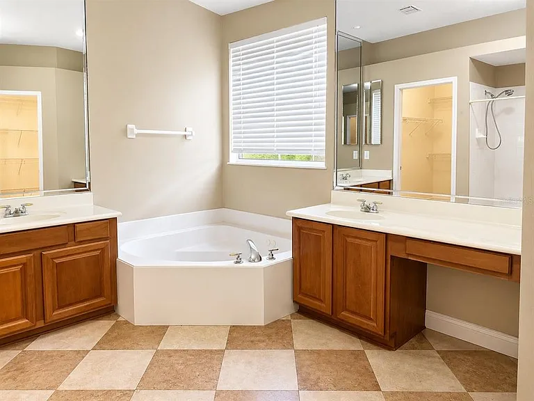 8650 Tara Oaks Ct — Photo 9