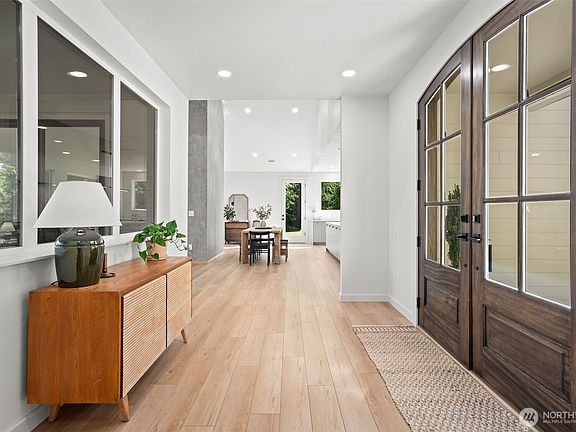 5th image of 180 Eagle Court