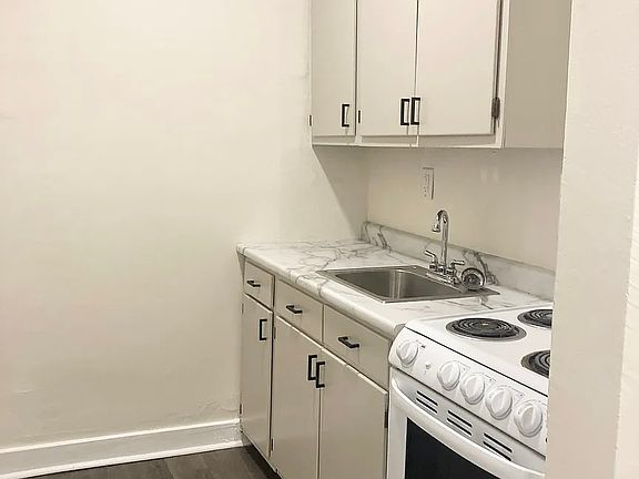 3rd image of 17 N Irvington Ave