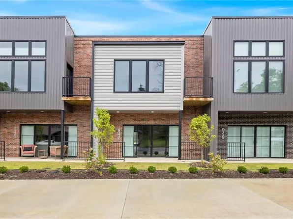 947 SE 10th St, Bentonville, AR 72712