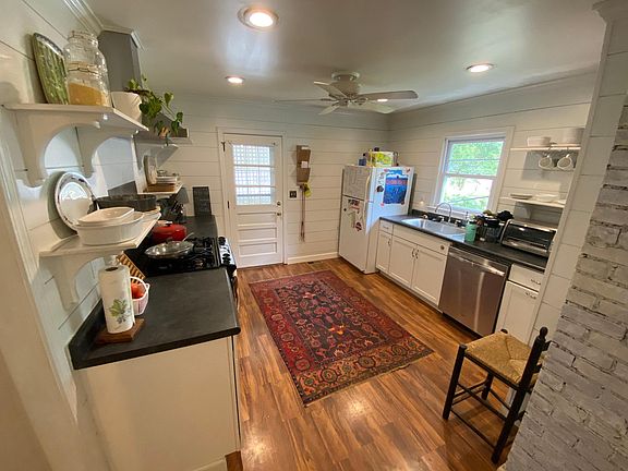 3rd image of 16 Sequoia Dr