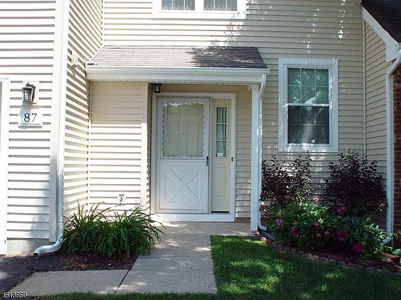 2nd image of 87 Stonehedge Ct
