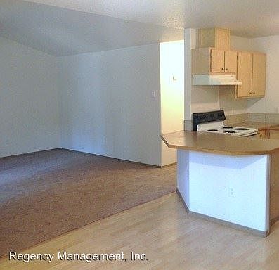 2nd image of 5917 NE 58th St