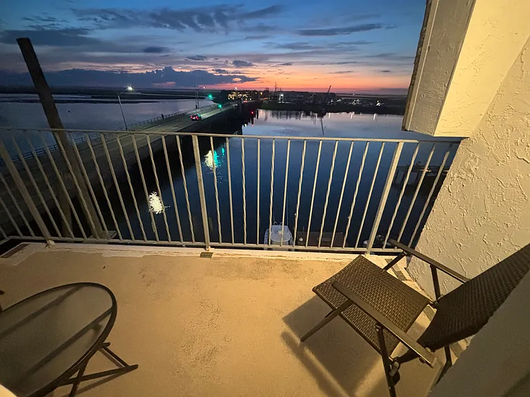 9511 Sunset Dr #401 — Photo 2
