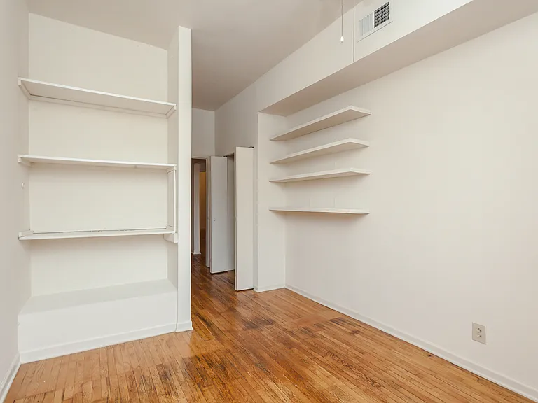 703 W Willow St #1A — Photo 7