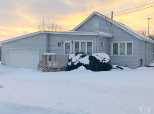 907 S 8th St, Chariton, IA 50049
