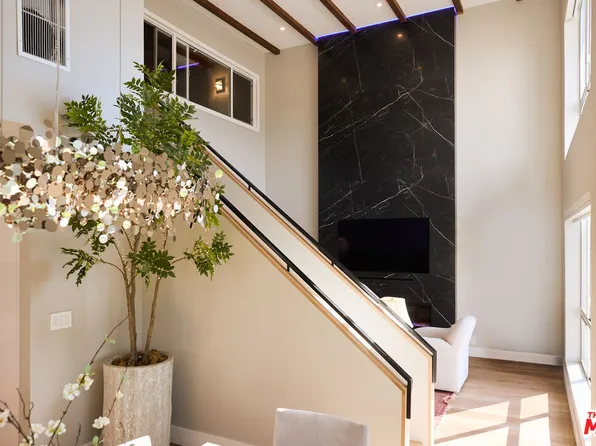 221 S Gale Dr Unit 403, Beverly Hills, CA 90211