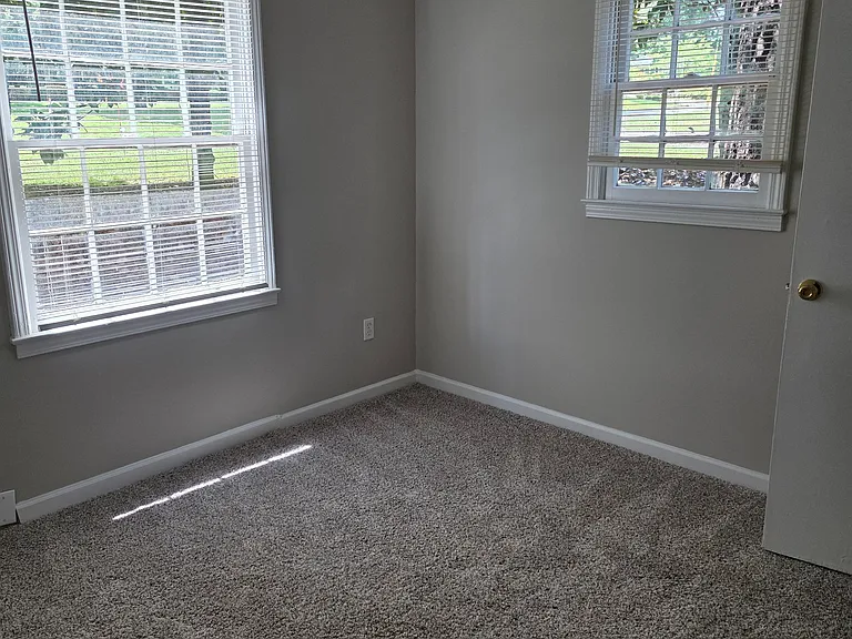 Bentley Woods Apartments — Photo 27