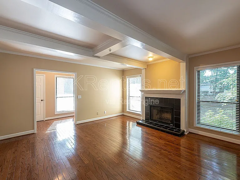 103 Ashling SE — Photo 4