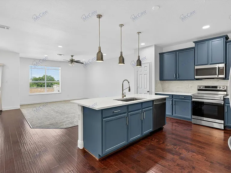 2405 Loreto Dr — Photo 2