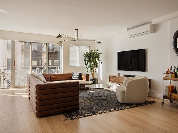 3rd image of 182 Mulberry St APT 4