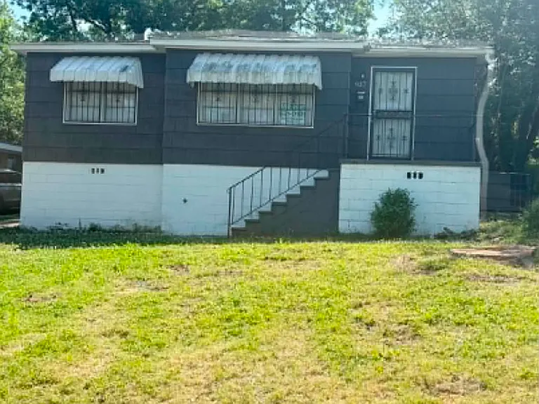 937 Center Way SW — Photo 1