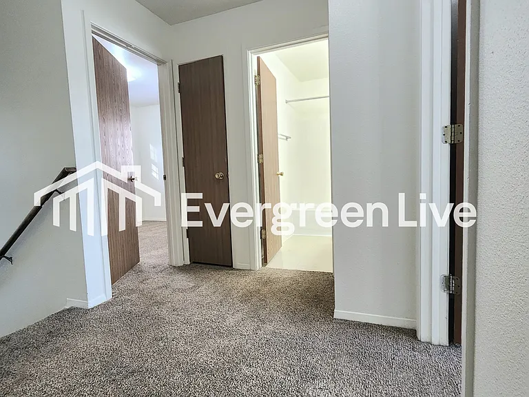 233 Raven Dr — Photo 17