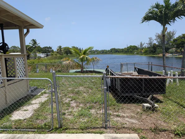 3082 Hibiscus Circle, West Palm Beach, FL 33409