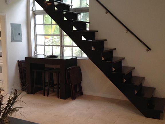 3rd image of 514 Santander Ave APT 2