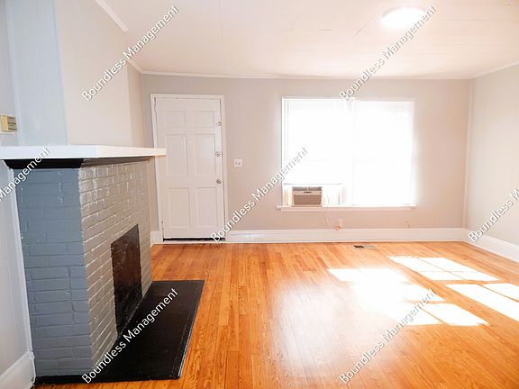 2nd image of 622 Waldo St SE
