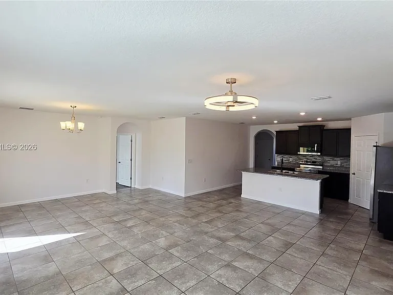 808 Old Country Rd SE — Photo 4