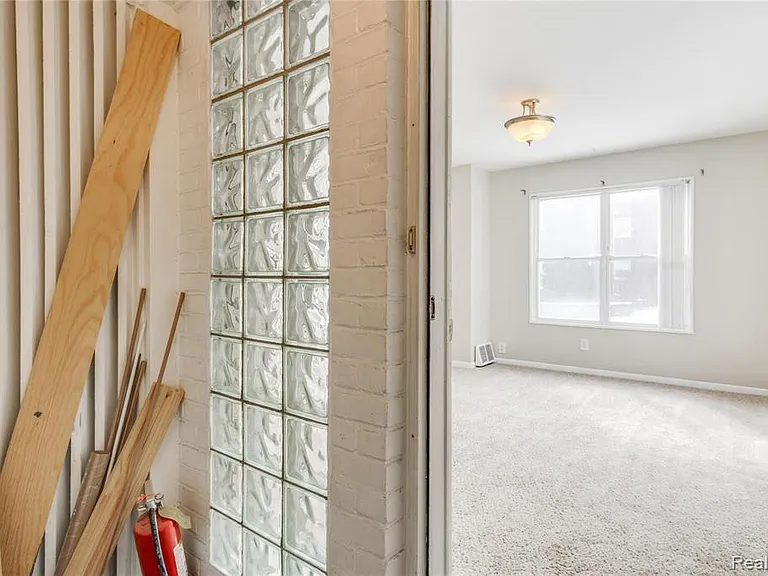 3388 Coolidge Hwy — Photo 26