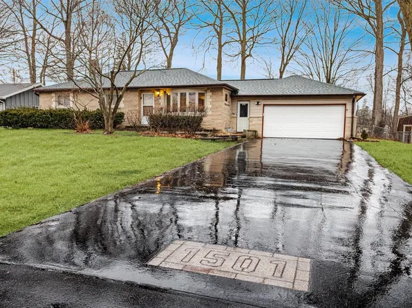 1501 South Sherwood DRIVE, New Berlin, WI 53151