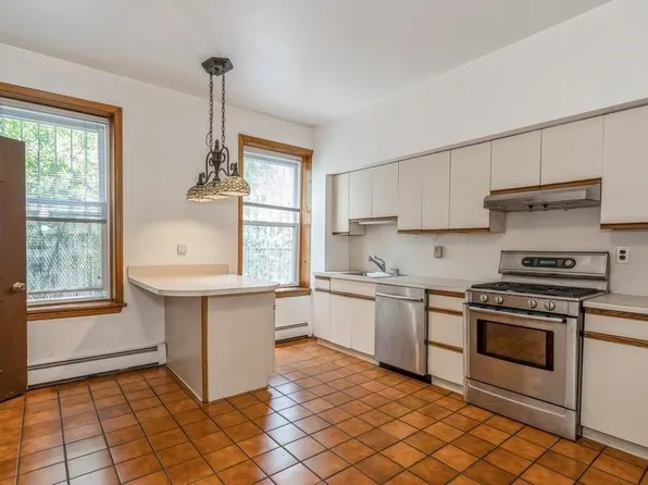 212 Warren Street image 7 of 18