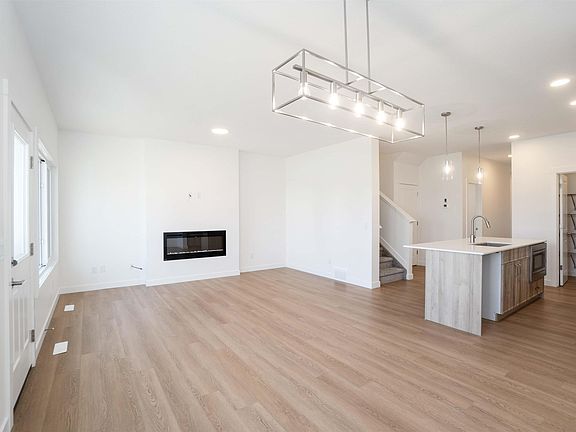 4th image of 4027 207th St SW