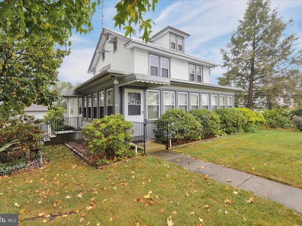1658 Fairview Dr, Leesport, PA 19533
