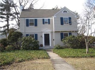 77 Foxcroft Rd, West Hartford, CT 06119