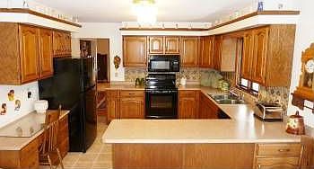 5th image of 206 E Roberta Ave