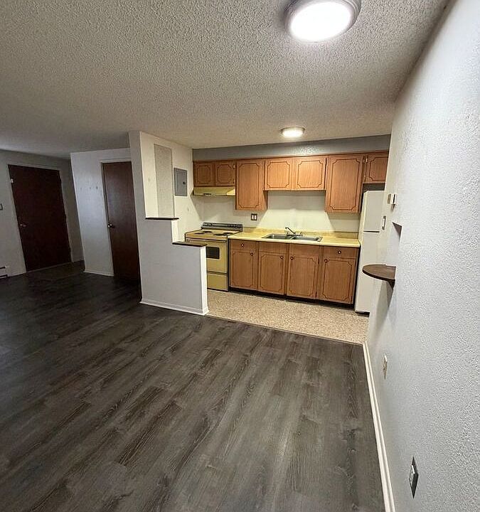 1st image of 3305 S Clarkson St #202