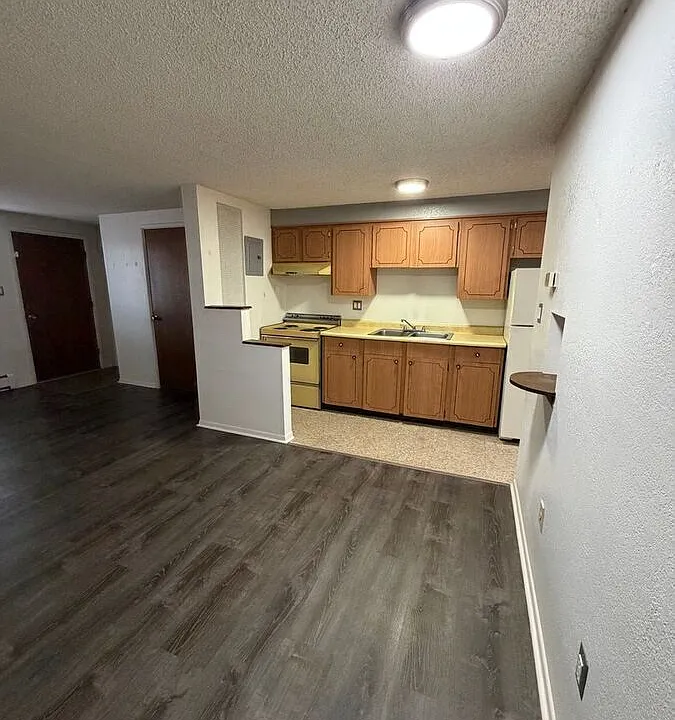 3305 S Clarkson St #202