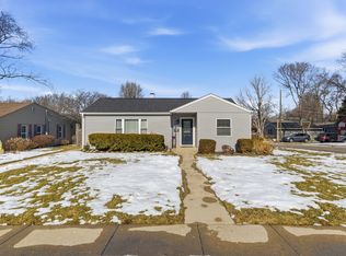 204 Woodlawn Dr, Mundelein, IL 60060