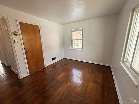 4th image of 1516 Kumler Ave