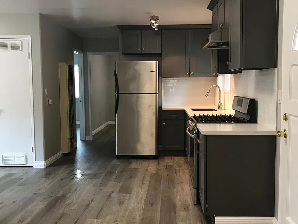 Kitchen (Photo 2)