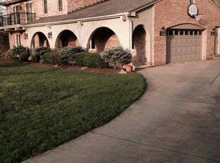 220 Foxglove Dr, Baden, PA