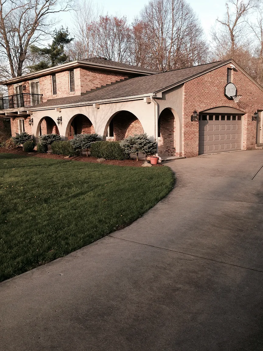 220 Foxglove Dr photo 1