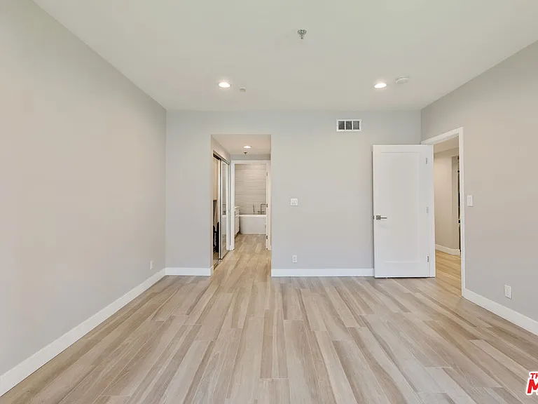 9249 Burton Way #404 — Photo 11